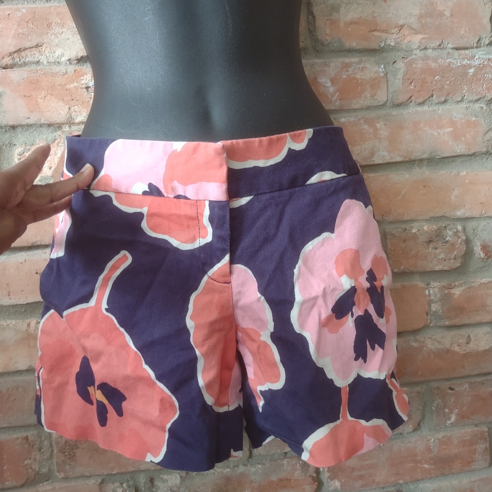 Pretty floral shorts (never worn)